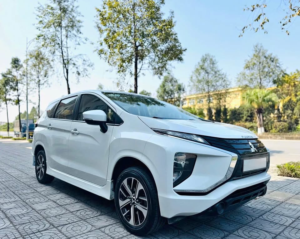 xe 7 chỗ có lái